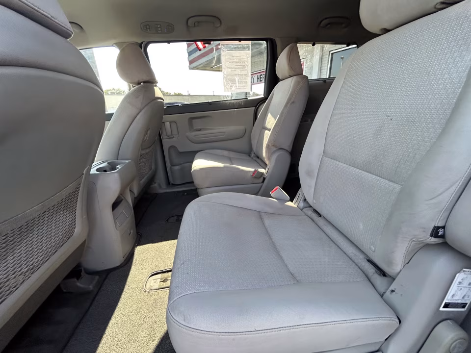 2016 Kia Sedona LX - Photo 6