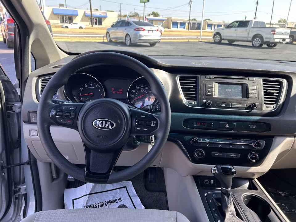 2016 Kia Sedona LX - Photo 9